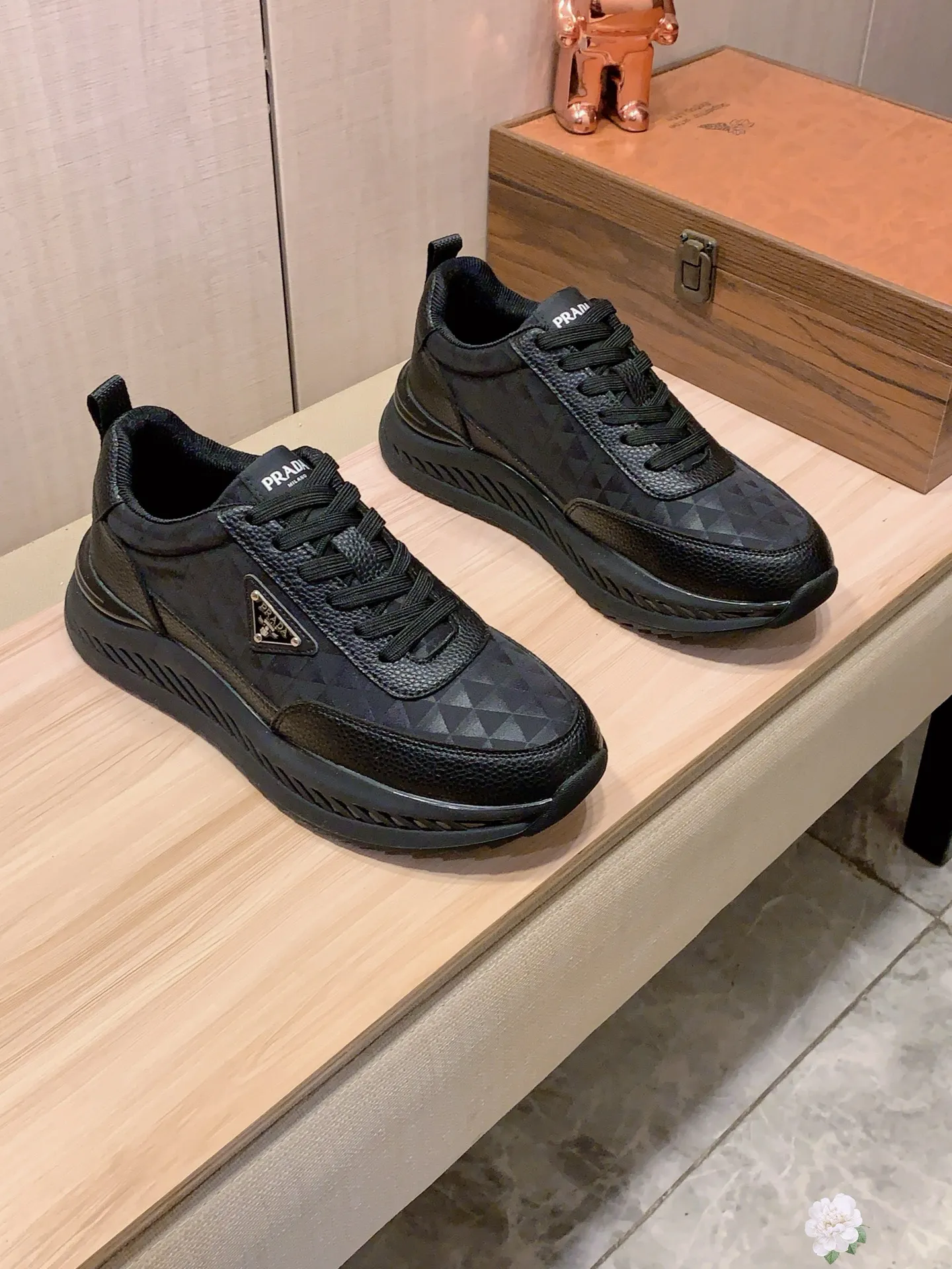 Men's men's shoes💰460💰💰🎩🎩[Lightning][Lightning] "PRADA*" The latest and most popular casual shoes, top brand [seduce] luxury ~ purchasing agency, top ~ quality. [Strong] The upper is made of imported breathable cowhide with material ➕ breathable sheepskin feet (•) and fine workmanship. The original stylish and stylish soft rubber wear-resistant and non-slip outsole is light and comfortable on the feet. The real thing looks better in real photos. 413: code: 38-44, 3️⃣ colors selected